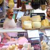 Passiamo ora davanti alla �Bottega di salumi e formaggi� di Pasquale...